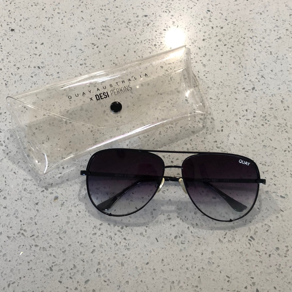 Quay x Desi High Key in Black Fade w/ case